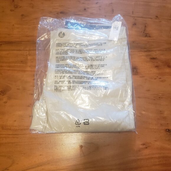 New Old Navy Men's Beige Collared Sweater - Picture 4 of 4